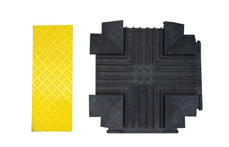 Kabelový most křižovatka s víkem