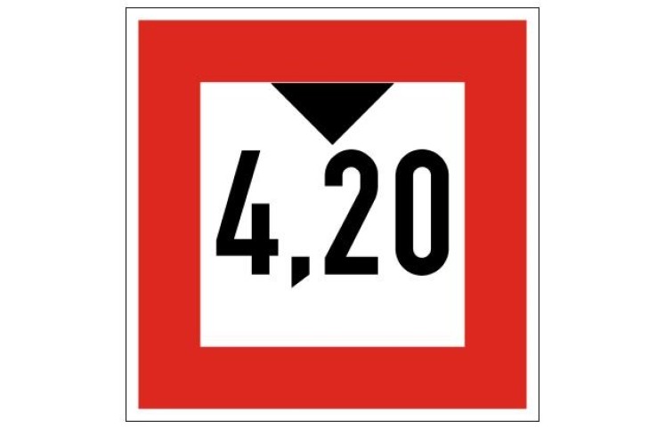 Plavební znak C2 - Průjezdní výška je omezena (pokud je uvedeno číslo, stanoví průjezdní výšku od vodní hladiny v metrech)