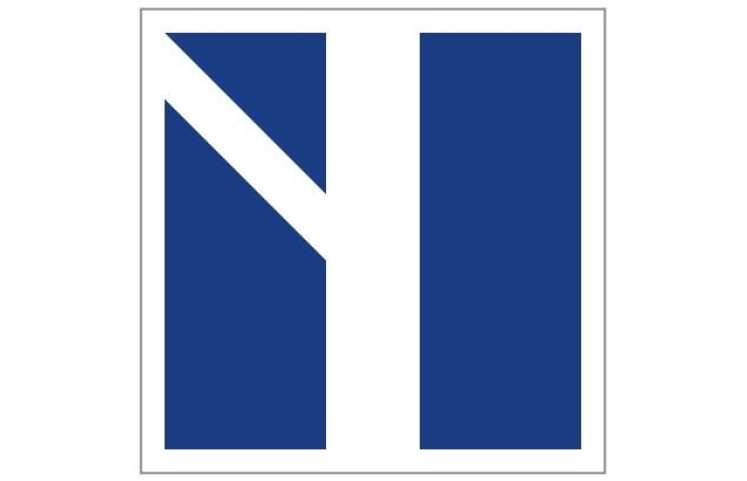 Plavební znak E9g - Plavidlo pluje po hlavní vodní cestě. Má přednost před plavidly na vedlejší vodní cestě