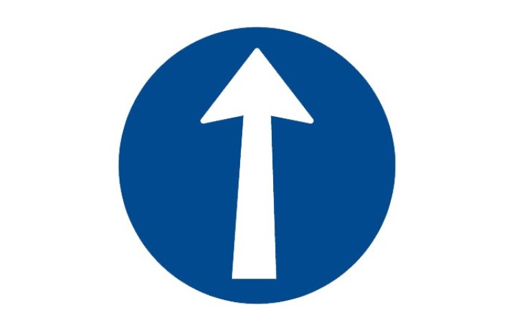 Dopravní značka C2a - Přikázaný směr jízdy přímo